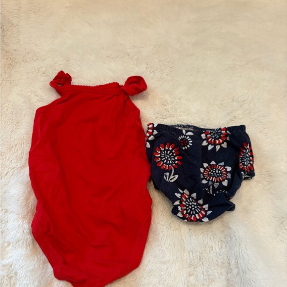 🌸5/$50🌸Carter's Red Sleeveless Onesie with Navy Floral Bloomers - Picture 2 of 3